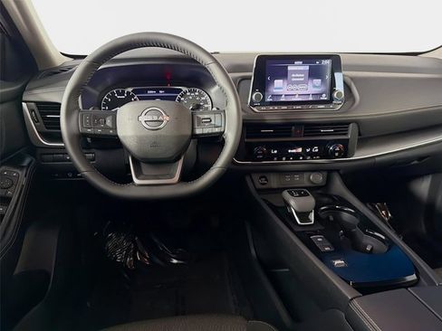 Certified 2026 Nissan Rogue SV FWD image 21