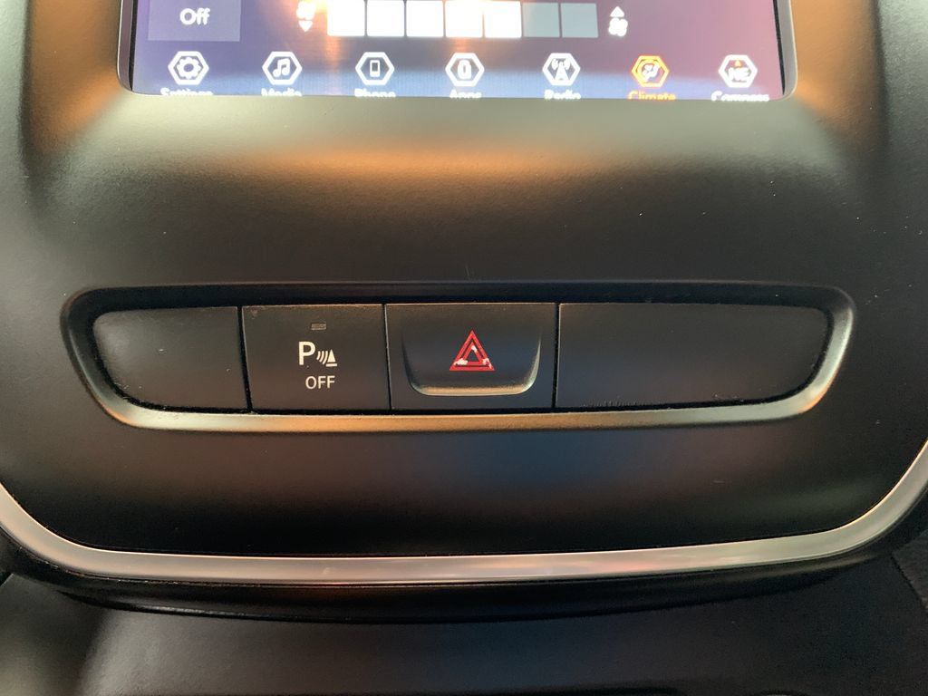 Used 2019 Jeep Cherokee Latitude Plus AWD/4WD image 27