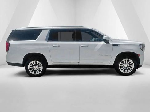 Used 2023 GMC Yukon XL SLT AWD/4WD image 8