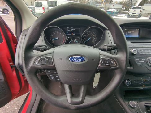 Used 2015 Ford Focus SE w/ Reverse Sensing Package image 24