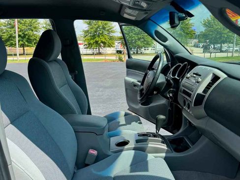 Used 2011 Toyota Tacoma PreRunner w/ TRD Sport Pkg RWD image 11