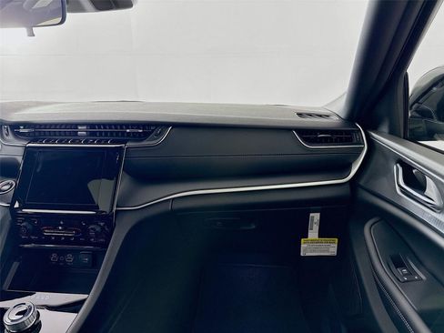 New 2025 Jeep Grand Cherokee Altitude image 26