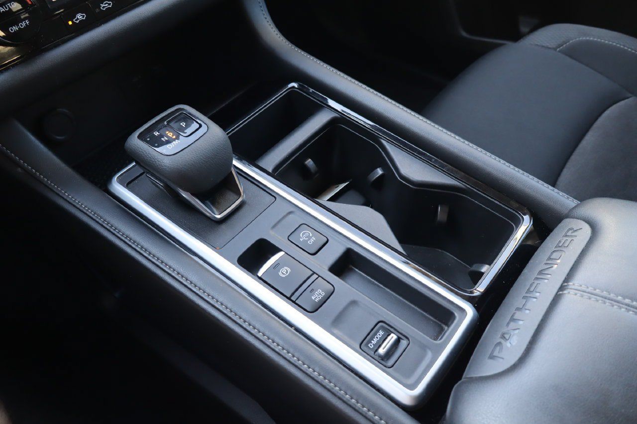 Used 2024 Nissan Pathfinder SV FWD image 27