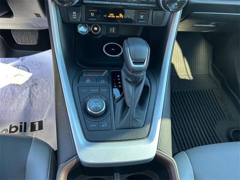 Used 2025 Toyota RAV4 Limited image 19