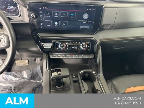 Used 2024 GMC Sierra 1500 AT4 w/ AT4 Premium Package AWD/4WD image 32