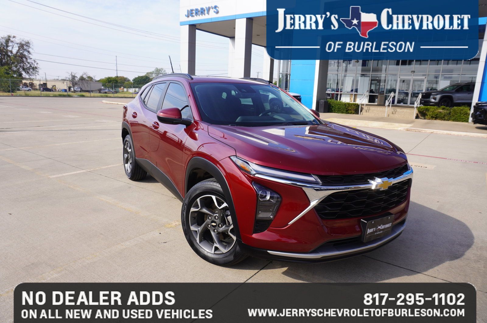 Used 2024 Chevrolet Trax LT w/ Sunroof Package FWD image 2