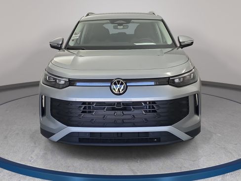 Used 2025 Volkswagen Tiguan S image 2