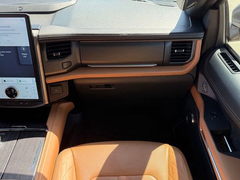 Used 2023 Ford Expedition Max Platinum AWD/4WD image 13