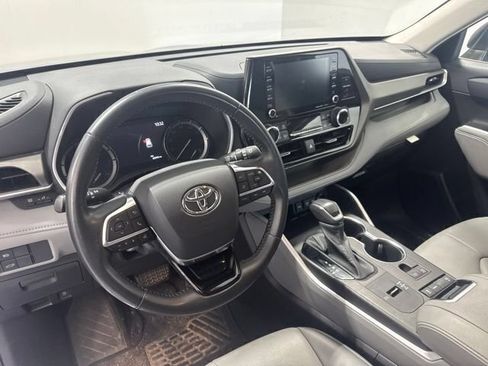 Used 2021 Toyota Highlander XLE FWD image 13