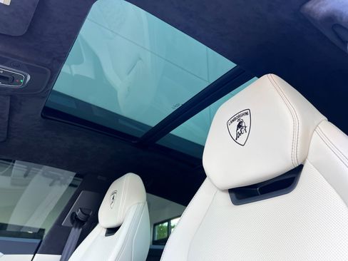 Used 2021 Lamborghini Urus AWD/4WD image 19