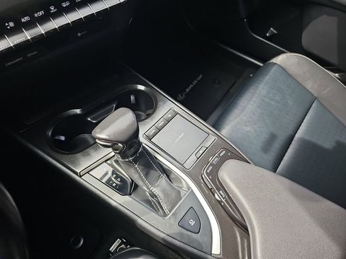 Used 2019 Lexus UX 200 FWD image 27