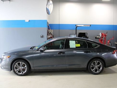 Used 2023 Honda Accord EX image 9