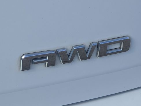 Used 2019 GMC Terrain SLE w/ Driver Convenience Package AWD/4WD image 4