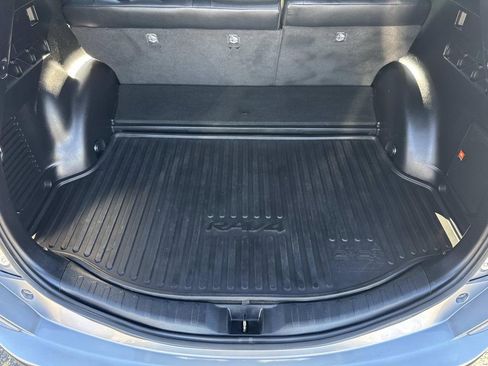 Used 2018 Toyota RAV4 SE w/ Advanced Technology Package image 25