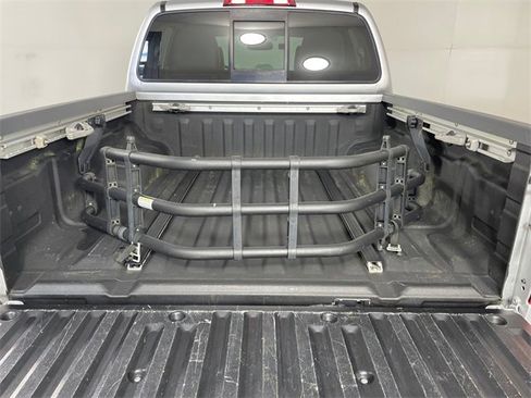 Used 2014 Nissan Frontier SL w/ SL Moonroof Package image 19