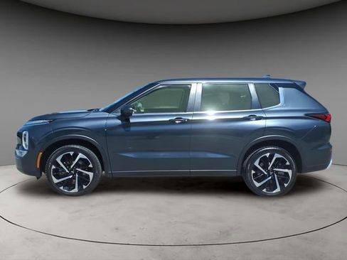 Used 2024 Mitsubishi Outlander SE FWD image 2