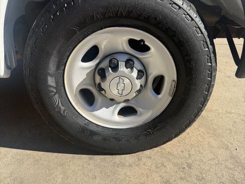 Used 2015 Chevrolet Express 2500 image 33