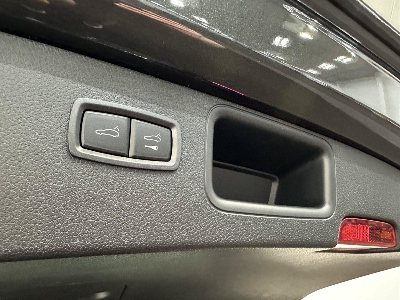 Certified 2026 Porsche Macan AWD/4WD image 38