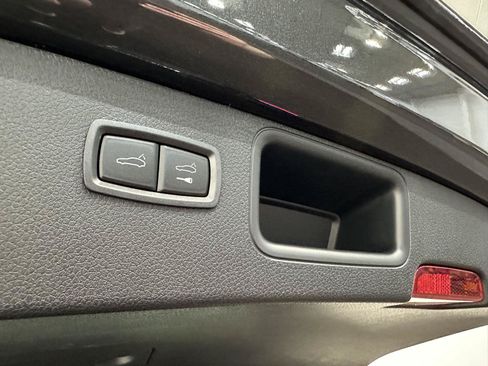 Certified 2026 Porsche Macan AWD/4WD image 38