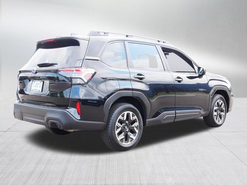 Used 2025 Subaru Forester Premium AWD/4WD image 7