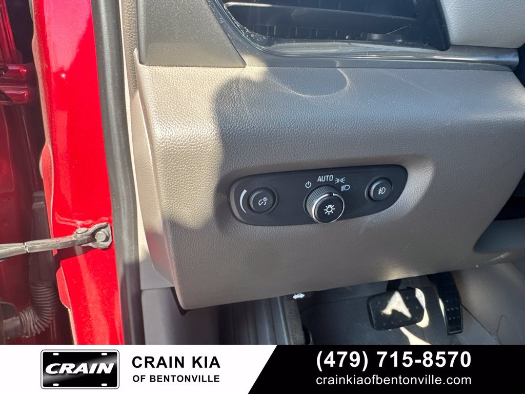 Used 2020 Chevrolet Traverse LT FWD image 11