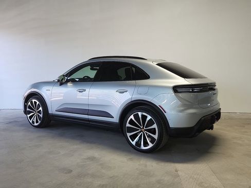 New 2026 Porsche Macan 4 Electric image 3