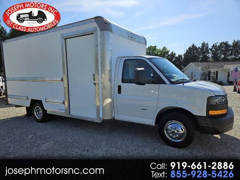 Used 2022 GMC Savana 3500 Extended w/ Power Convenience Package RWD image 1