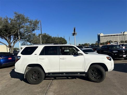 Used 2024 Toyota 4Runner SR5 Premium image 4