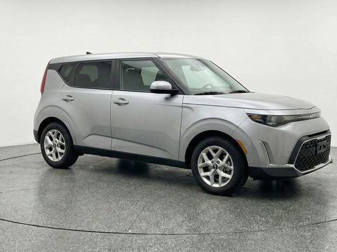 Used 2025 Kia Soul LX w/ LX Technology Package image 1