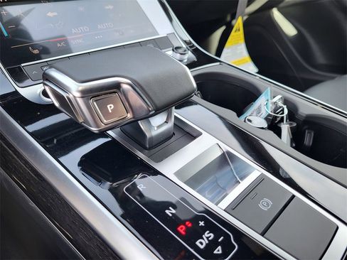 New 2025 Audi Q8 Premium image 18