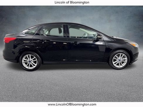 Used 2018 Ford Focus SE w/ Cold Weather Package FWD image 8