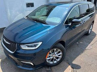 Used 2025 Chrysler Pacifica Select AWD/4WD video 1