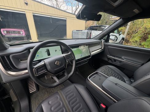 Used 2024 Rivian R1S Launch Edition image 10