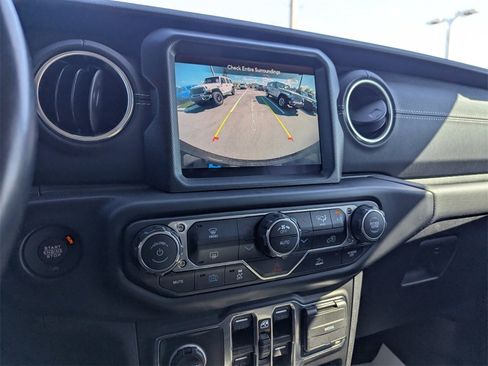 Used 2022 Jeep Wrangler Unlimited Sahara image 30