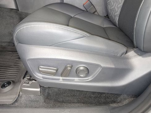 Used 2025 Toyota Tacoma Limited AWD/4WD image 17
