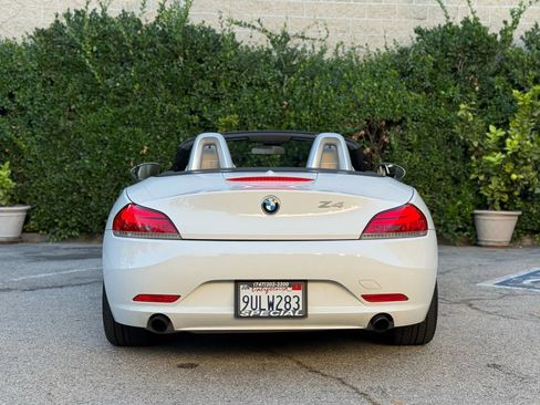 Used 2011 BMW Z4 sDrive35i image 4
