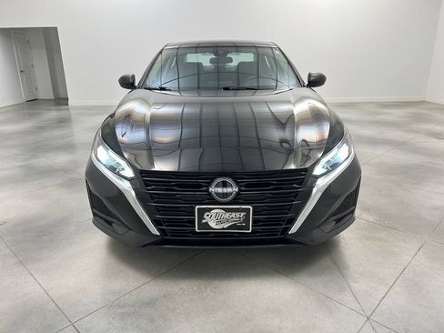 Used 2024 Nissan Altima 2.5 SV image 2