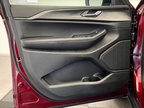 New 2025 Jeep Grand Cherokee Laredo X image 12