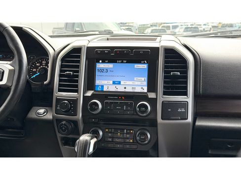 Used 2017 Ford F150 Lariat w/ Equipment Group 502A Luxury AWD/4WD image 17