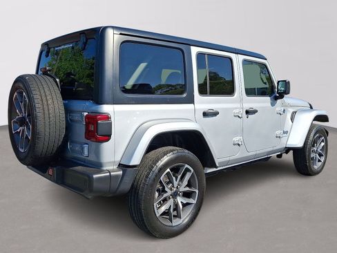 Used 2024 Jeep Wrangler Unlimited w/ Convenience Group AWD/4WD image 6