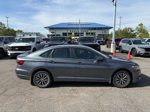 Used 2019 Volkswagen Jetta SE FWD image 4