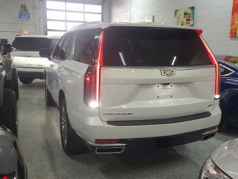 Used 2023 Cadillac Escalade Premium Luxury w/ Performance Package image 3