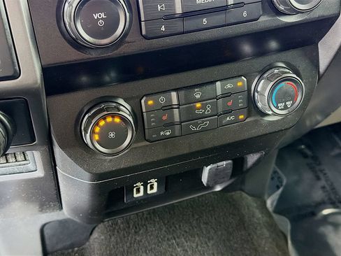 Used 2019 Ford F150 XLT w/ Equipment Group 302A Luxury AWD/4WD image 38