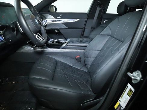 Certified 2025 BMW i7 xDrive60 image 20