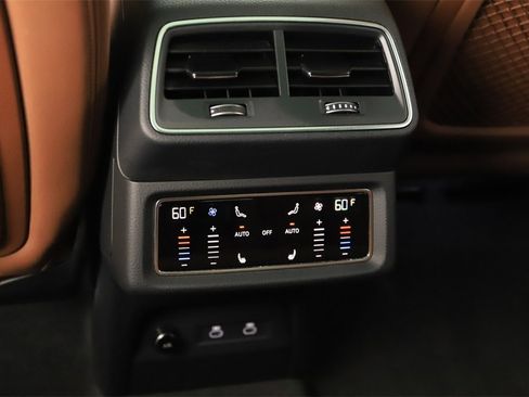 Used 2024 Audi Q8 e-tron Premium Plus image 22