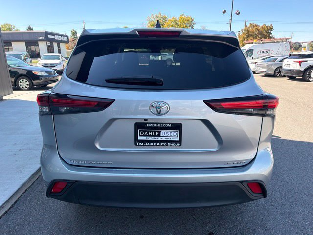 Used 2025 Toyota Highlander LE AWD/4WD image 6