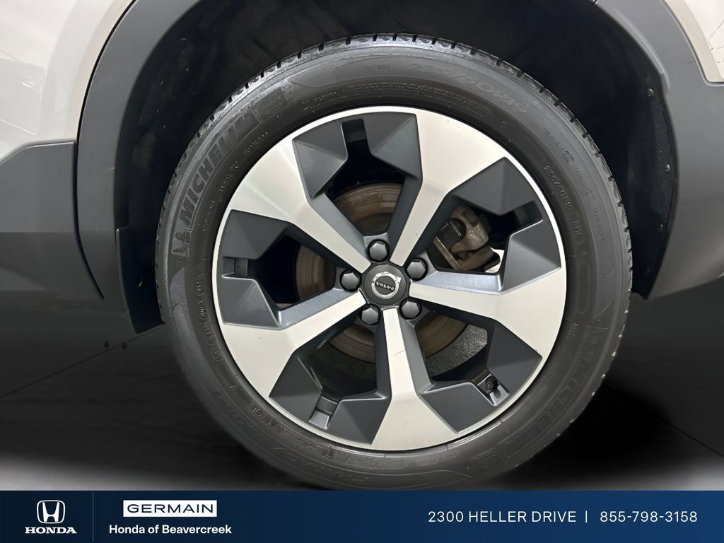 Used 2023 Volvo XC40 B4 Ultimate FWD image 14