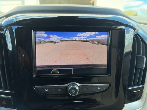 Used 2022 Chevrolet Traverse LS FWD image 27