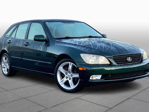 Used 2002 Lexus IS 300 SportCross image 2