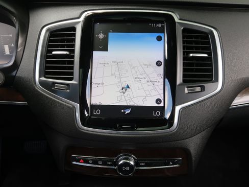 Used 2019 Volvo XC90 T5 Momentum w/ Protection Package Premier FWD image 16
